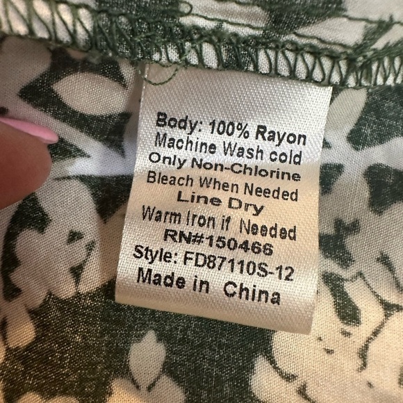 Stitch Fix Fun2Fun Maley Green Floral 3/4 Sleeve Top Small - Picture 6 of 7